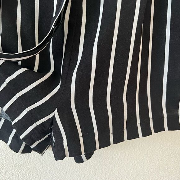 Ambiance Apparel women’s high waisted black/white striped shorts with pockets L - Picture 4 of 7